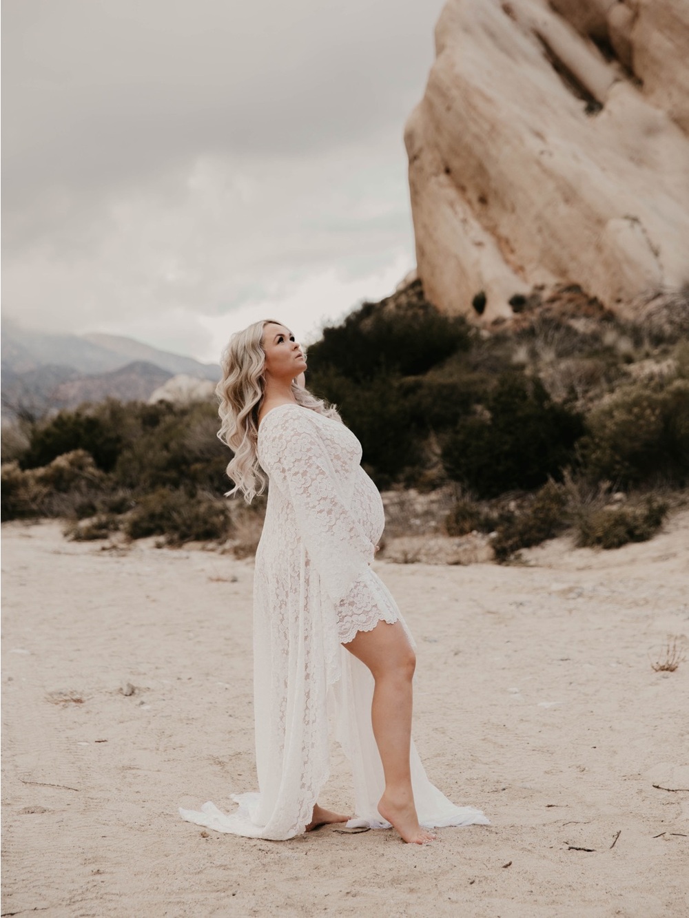Elegant Cream Lace Maternity Robe with Sheer Long Train